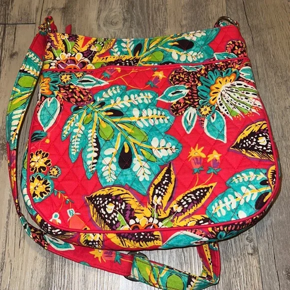 Vera Bradley Purse Like New !! - Picture 2 of 2